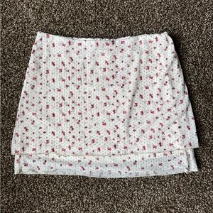 FULL TILT White Tiered Mini Skirt with Red Floral Print XS